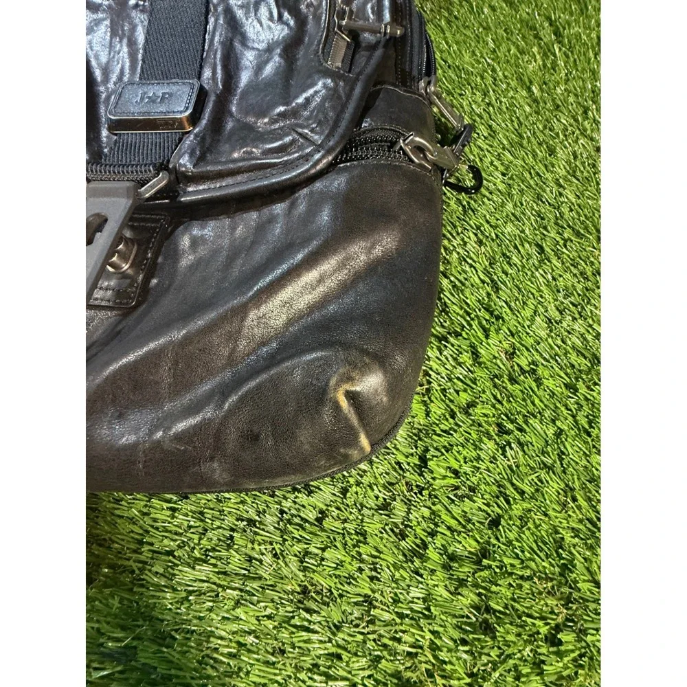 Tumi Black Leather Messenger Bag Crossbody Adjustable Strap‎